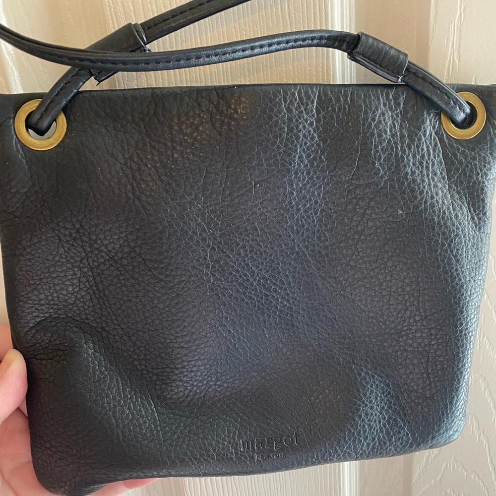 Minimalistic crossbody bag